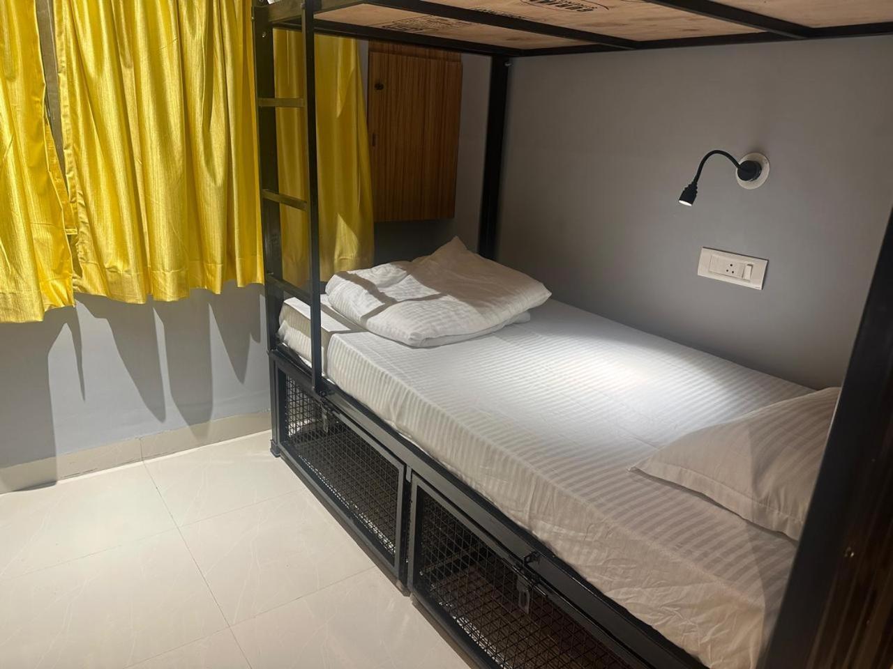 Travotale Hostel And Cowork Koregaonpark Pune Luaran gambar