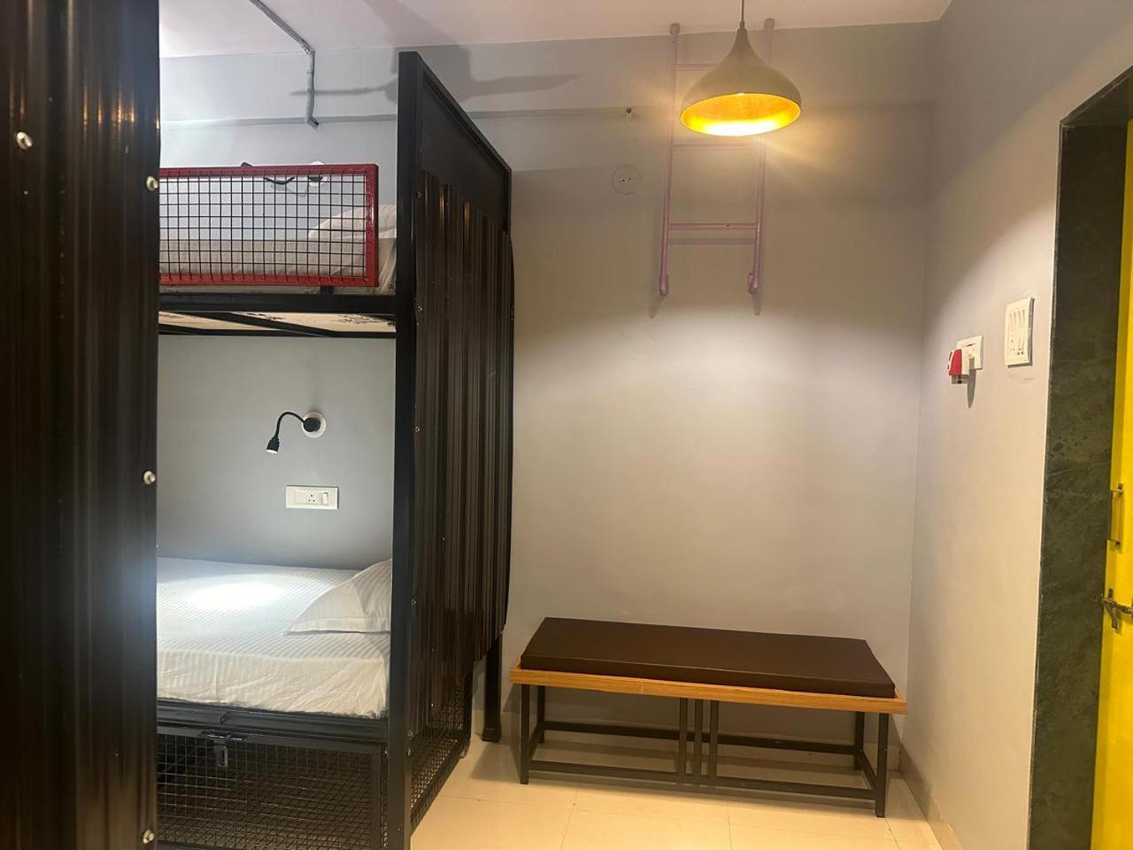 Travotale Hostel And Cowork Koregaonpark Pune Luaran gambar