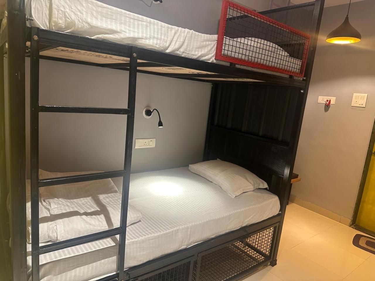 Travotale Hostel And Cowork Koregaonpark Pune Luaran gambar