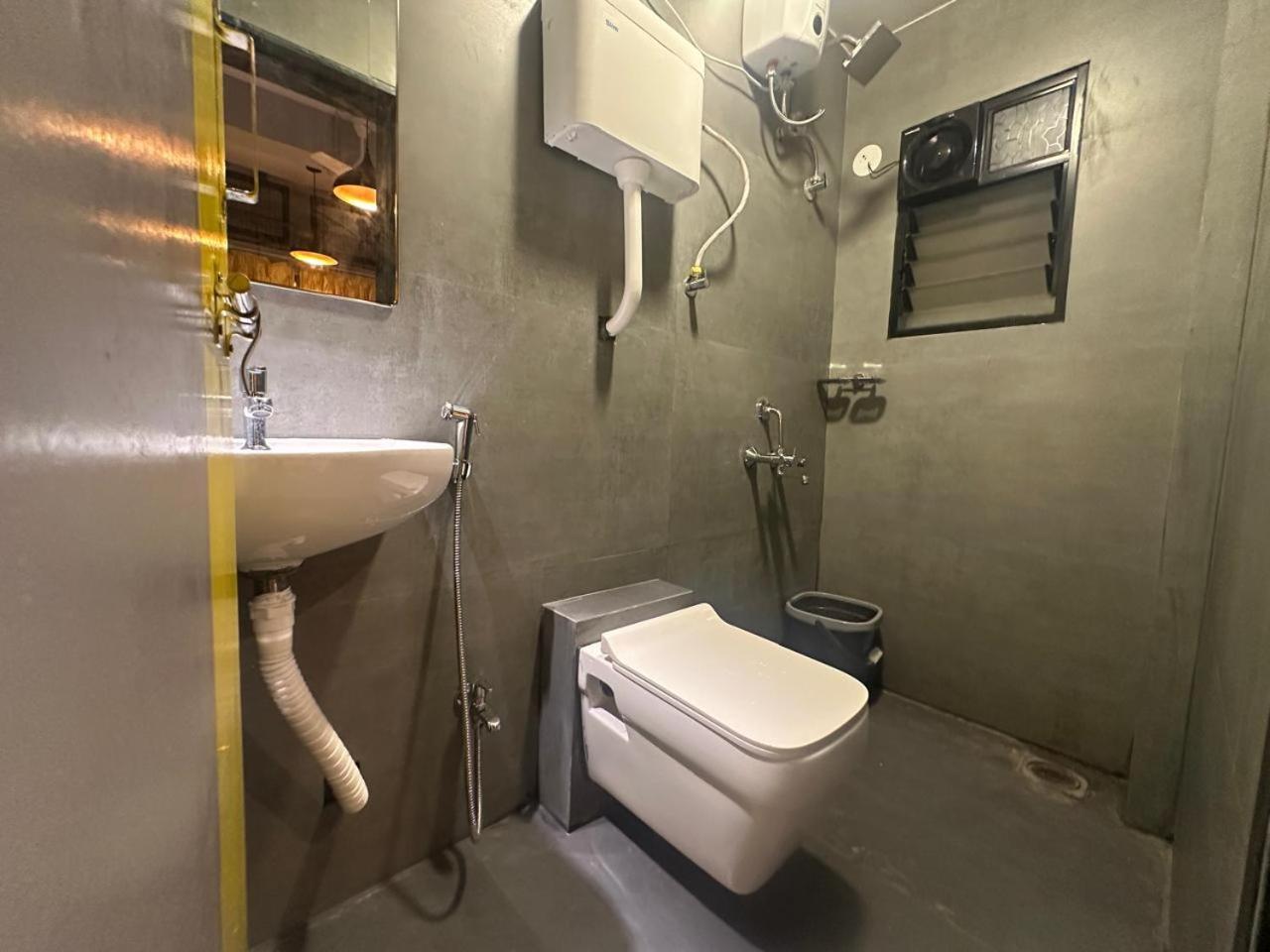 Travotale Hostel And Cowork Koregaonpark Pune Luaran gambar