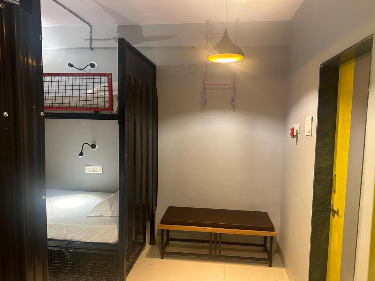 Travotale Hostel And Cowork Koregaonpark Pune Luaran gambar