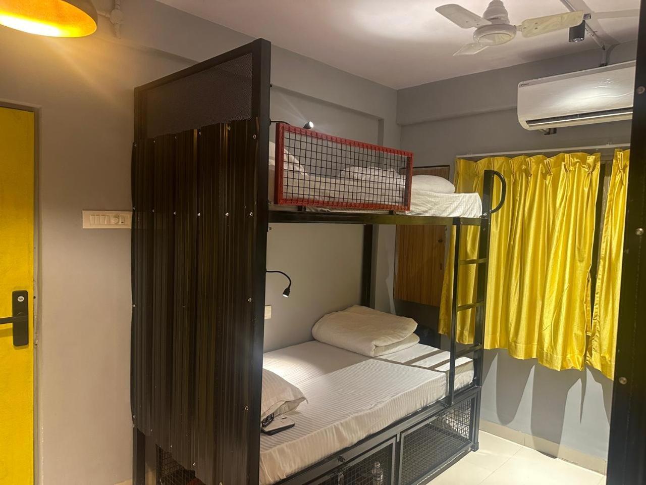 Travotale Hostel And Cowork Koregaonpark Pune Luaran gambar