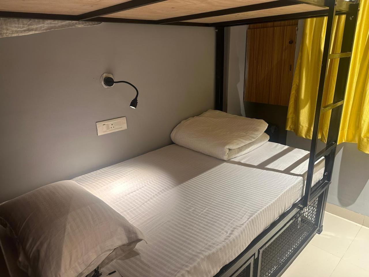 Travotale Hostel And Cowork Koregaonpark Pune Luaran gambar