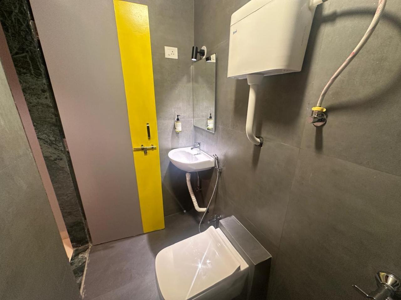 Travotale Hostel And Cowork Koregaonpark Pune Luaran gambar